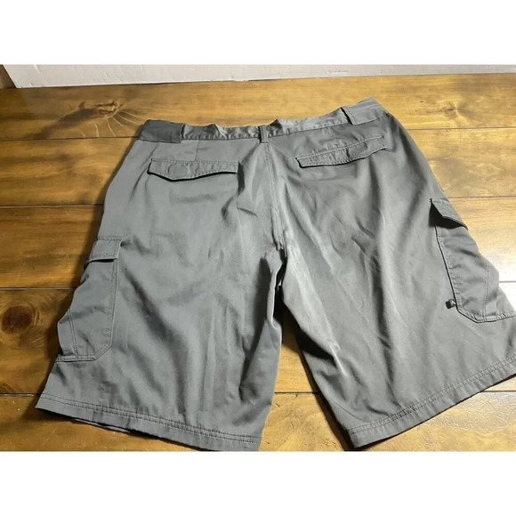 Denali Cargo Shorts Mens Size 40 Gray Flat Front Stretch Fit - Picture 5 of 9